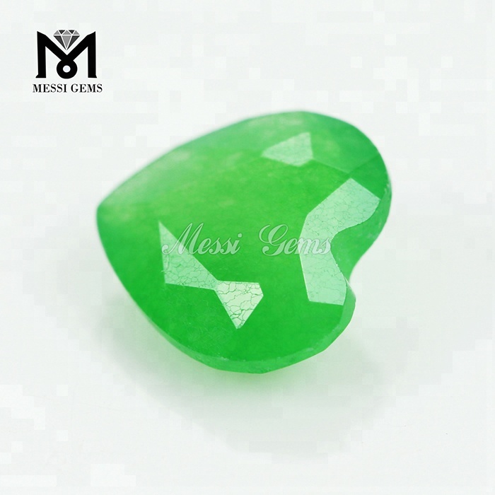 Atacado de fábrica em forma de coração 12*12mm pedra de jade verde natural