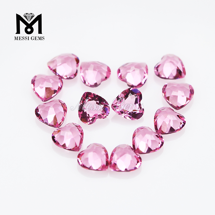 Pedra preciosa de vidro rosa decorativa lapidada em formato de coração