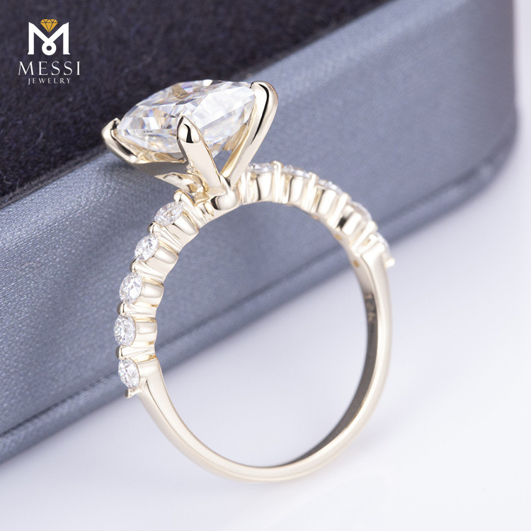 anel de moissanite com faixa de ouro