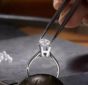 Lei do limite de penetração de 5%: o diamante de laboratório está prestes a pegar fogo