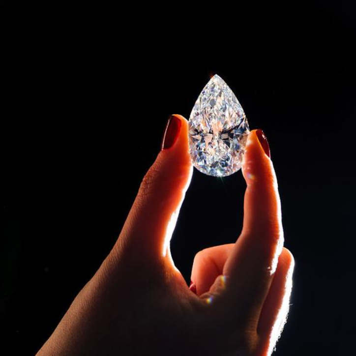 Qual é a diferença entre moissanites, diamantes, CZ e outras gemas?
