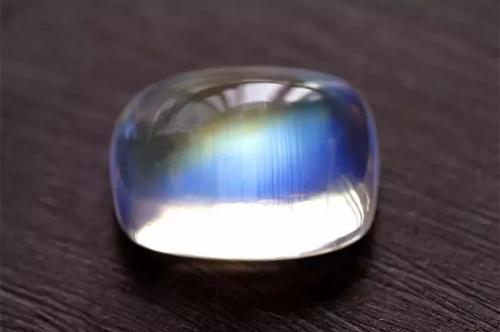 Nove efeitos ópticos especiais de pedras preciosas