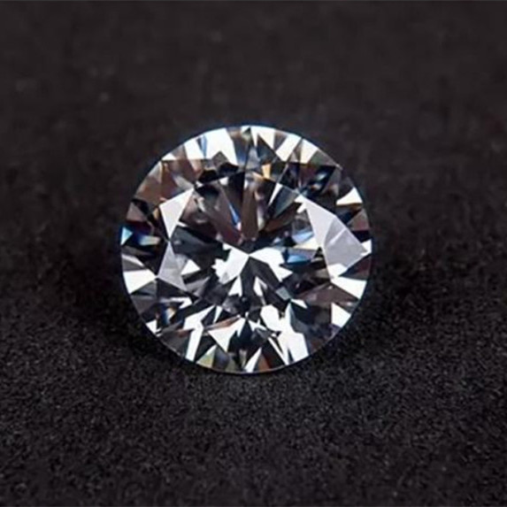 25% dos recém-casados ​​​​nos EUA optam por comprar diamantes de laboratório como anéis de noivado